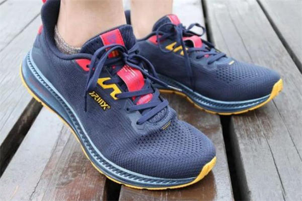 361高達(dá)q彈跑鞋測評(píng) 361高達(dá)q彈和匹克態(tài)極哪個(gè)好