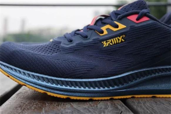 361高達(dá)q彈跑鞋測評(píng) 361高達(dá)q彈和匹克態(tài)極哪個(gè)好