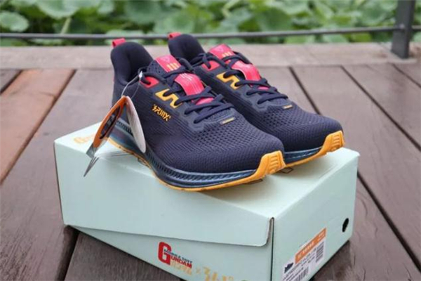 361高達(dá)q彈跑鞋測評(píng) 361高達(dá)q彈和匹克態(tài)極哪個(gè)好