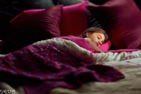 人不同階段對睡眠時(shí)間的要求有什么 如果睡眠時(shí)間達(dá)不到會(huì)怎么樣呢