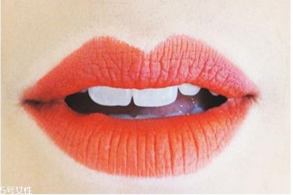 如何正確使用口紅 使用口紅后的幾個(gè)小技巧 如何正確使用口紅 使用口紅后的幾個(gè)小技巧