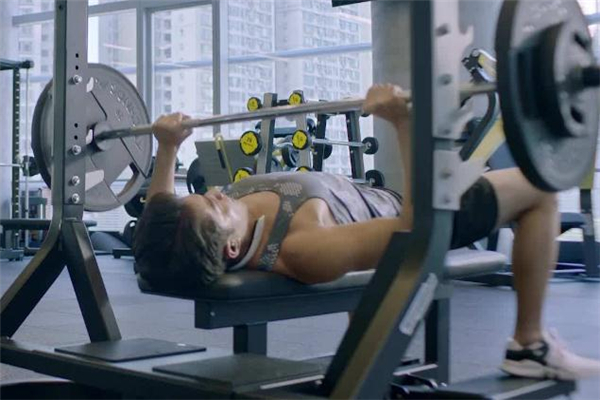 減脂和力量訓(xùn)練可以同時進行嗎 先減脂還是先力量訓(xùn)練