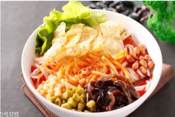 螺螄粉是用什么粉做的呢 螺螄粉是哪里的特產呢