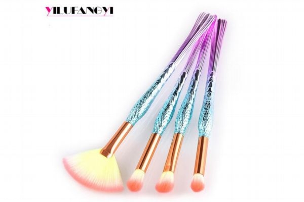 化妝刷什么材質(zhì)好 化妝刷不同材質(zhì)的區(qū)別 化妝刷什么材質(zhì)好 化妝刷不同材質(zhì)的區(qū)別