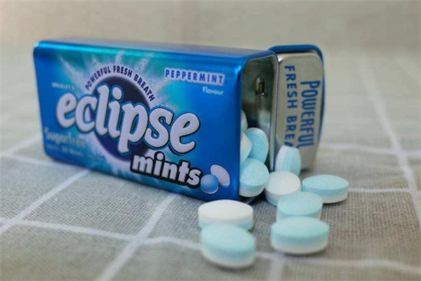 薄荷糖加可樂還能喝嗎 薄荷糖加可樂為什么會(huì)爆炸