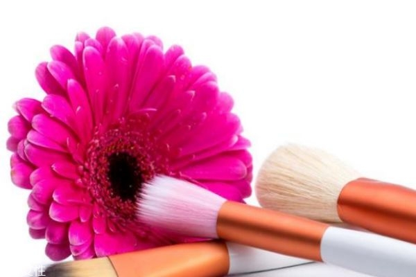 化妝刷多久清潔一次比較好 化妝刷使用壽命 化妝刷多久清潔一次比較好 化妝刷使用壽命
