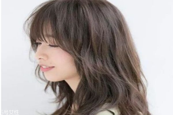 2019春夏發(fā)型趨勢(shì) 2019年中長(zhǎng)發(fā)流行發(fā)型女 2019春夏發(fā)型趨勢(shì) 2019年中長(zhǎng)發(fā)流行發(fā)型女