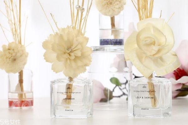 長期使用香薰有什么危害嗎 香薰蠟燭會(huì)對(duì)人有傷害嗎 長期使用香薰有什么危害嗎 香薰蠟燭會(huì)對(duì)人有傷害嗎