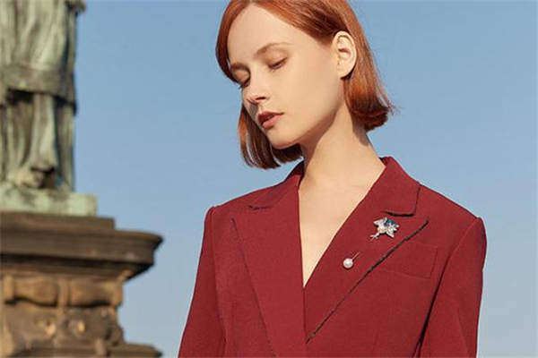 2019年流行什么樣的胸針 時(shí)髦胸針款式推薦 2019年流行什么樣的胸針 時(shí)髦胸針款式推薦