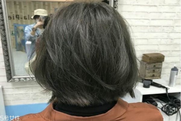 青灰色是什么顏色頭發(fā) 青灰色頭發(fā)圖片 青灰色是什么顏色頭發(fā) 青灰色頭發(fā)圖片