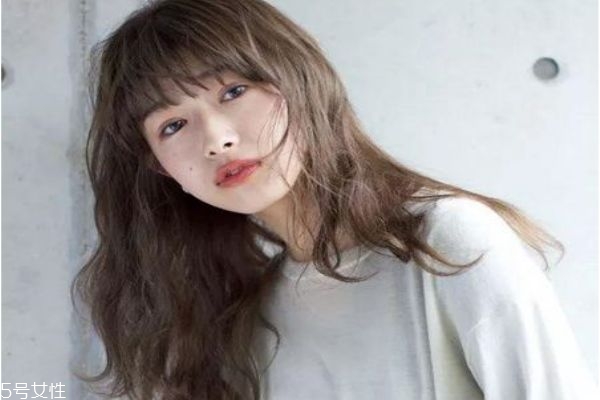 2019春夏發(fā)型趨勢(shì) 2019年中長(zhǎng)發(fā)流行發(fā)型女 2019春夏發(fā)型趨勢(shì) 2019年中長(zhǎng)發(fā)流行發(fā)型女