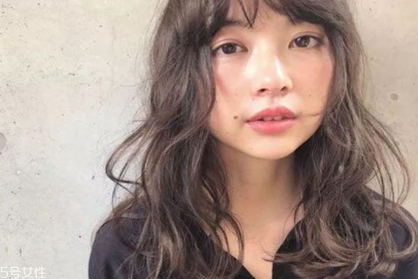 2019春夏發(fā)型趨勢(shì) 2019年中長(zhǎng)發(fā)流行發(fā)型女 2019春夏發(fā)型趨勢(shì) 2019年中長(zhǎng)發(fā)流行發(fā)型女