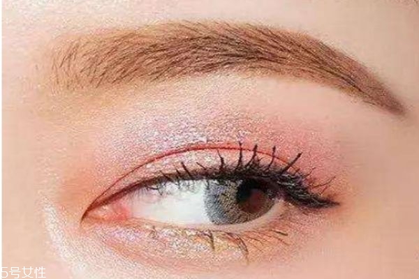 液體眼影好不好 液體眼影和粉質哪個好 液體眼影好不好 液體眼影和粉質哪個好