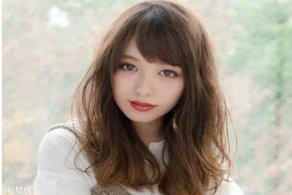 2019春夏發(fā)型趨勢(shì) 2019年中長(zhǎng)發(fā)流行發(fā)型女 2019春夏發(fā)型趨勢(shì) 2019年中長(zhǎng)發(fā)流行發(fā)型女