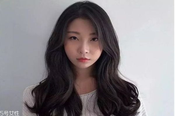 中長發(fā)配什么卷好看 好看的中長發(fā)卷發(fā)發(fā)型