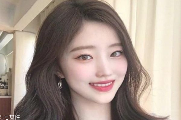 2019春夏發(fā)型趨勢(shì) 2019年中長(zhǎng)發(fā)流行發(fā)型女 2019春夏發(fā)型趨勢(shì) 2019年中長(zhǎng)發(fā)流行發(fā)型女