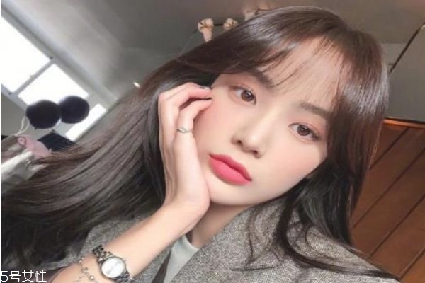 2019春夏發(fā)型趨勢(shì) 2019年中長(zhǎng)發(fā)流行發(fā)型女 2019春夏發(fā)型趨勢(shì) 2019年中長(zhǎng)發(fā)流行發(fā)型女