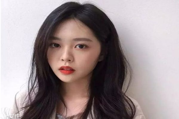 中長發(fā)配什么卷好看 好看的中長發(fā)卷發(fā)發(fā)型