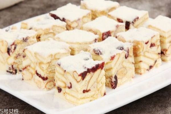 雪花酥要怎么做呢 做雪花酥的材料有什么呢 雪花酥要怎么做呢 做雪花酥的材料有什么呢