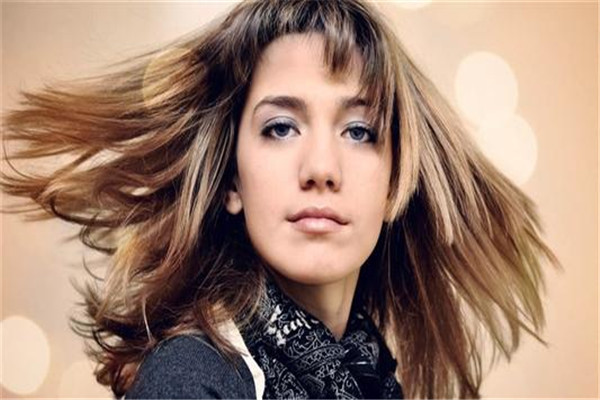 發(fā)際線后移擦生姜行嗎 發(fā)際線后移基本長(zhǎng)不出來(lái)