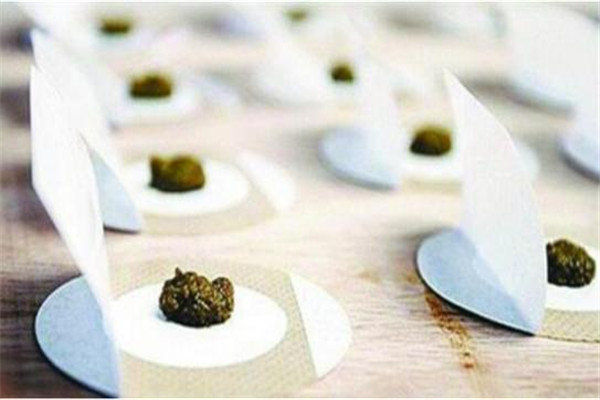 三伏貼貼在什么穴位 三伏貼可以自己貼嗎 三伏貼貼在什么穴位 三伏貼可以自己貼嗎