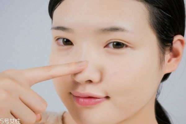 怎么用手涂粉底液 粉底液用手涂教程 怎么用手涂粉底液 粉底液用手涂教程