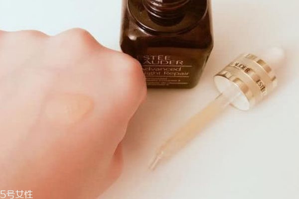 小棕瓶和小黑瓶到底選哪個(gè) 三大精華對(duì)比測(cè)評(píng)