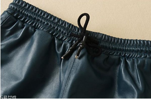 皮褲為什么會(huì)掉皮呢 如何保養(yǎng)皮褲呢 皮褲為什么會(huì)掉皮呢 如何保養(yǎng)皮褲呢