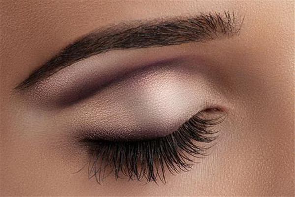 眼袋腫了有點(diǎn)疼痛怎么回事 眼袋為什么會(huì)腫