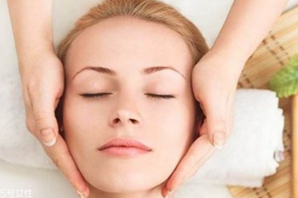 下巴兩側上長痘痘是什么原因 揪出下巴長痘的4個元兇