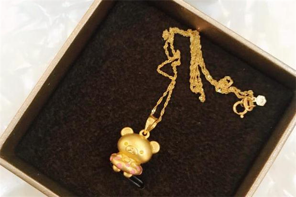 六福珠寶和老鳳祥哪個好 六福珠寶和老鳳祥品牌對比