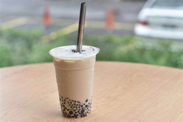 白衣服上的奶茶漬怎么洗掉 奶茶弄到白色衣服上怎么洗 白衣服上的奶茶漬怎么洗掉 奶茶弄到白色衣服上怎么洗