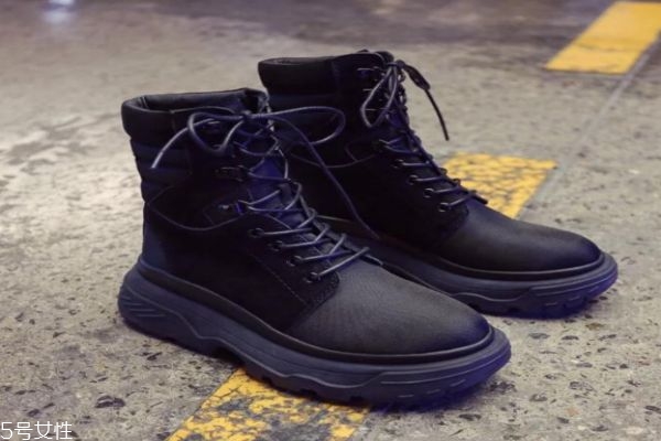 馬丁靴有什么特點呢 馬丁靴和軍靴有什么區(qū)別呢 馬丁靴有什么特點呢 馬丁靴和軍靴有什么區(qū)別呢