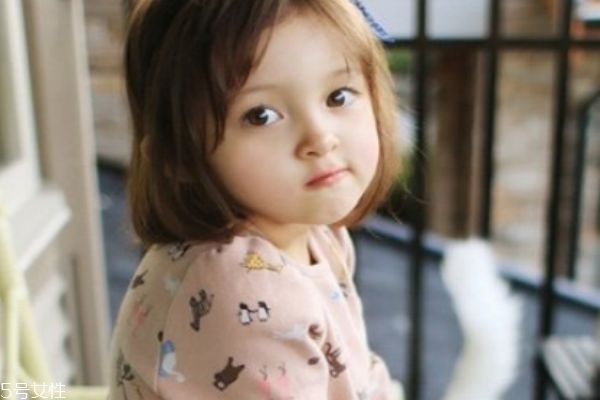 3歲寶寶短發(fā)簡(jiǎn)單編發(fā) 小女孩可愛(ài)發(fā)型 3歲寶寶短發(fā)簡(jiǎn)單編發(fā) 小女孩可愛(ài)發(fā)型