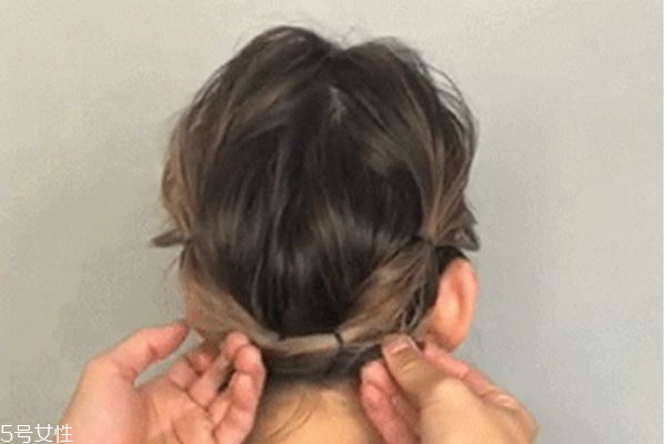 3歲寶寶短發(fā)簡(jiǎn)單編發(fā) 小女孩可愛(ài)發(fā)型 3歲寶寶短發(fā)簡(jiǎn)單編發(fā) 小女孩可愛(ài)發(fā)型