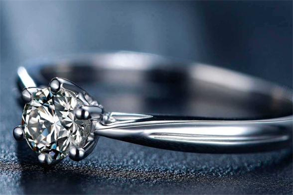 結婚紀念日送什么珠寶首飾好 結婚紀念日送禮物攻略