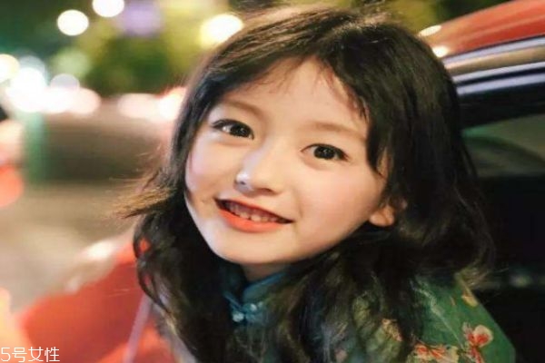 3歲寶寶短發(fā)簡(jiǎn)單編發(fā) 小女孩可愛(ài)發(fā)型 3歲寶寶短發(fā)簡(jiǎn)單編發(fā) 小女孩可愛(ài)發(fā)型