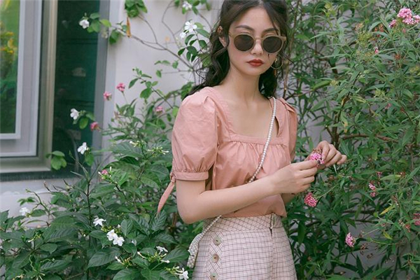 泡泡袖上衣什么顏色好看 泡泡袖上衣夏日穿搭 泡泡袖上衣什么顏色好看 泡泡袖上衣夏日穿搭