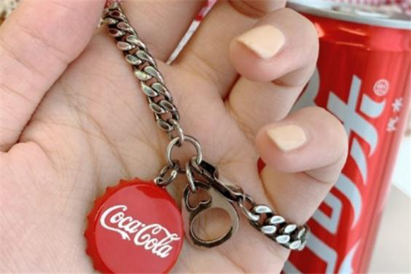 肥宅快樂水手鏈多少錢 周大福可口可樂手鏈價(jià)格