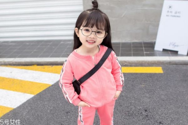 3歲寶寶短發(fā)簡(jiǎn)單編發(fā) 小女孩可愛(ài)發(fā)型 3歲寶寶短發(fā)簡(jiǎn)單編發(fā) 小女孩可愛(ài)發(fā)型