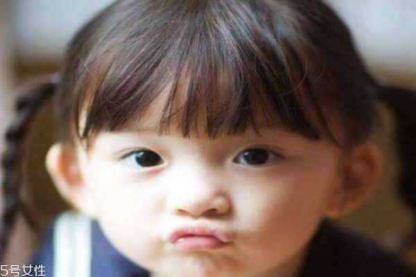 3歲寶寶短發(fā)簡(jiǎn)單編發(fā) 小女孩可愛(ài)發(fā)型 3歲寶寶短發(fā)簡(jiǎn)單編發(fā) 小女孩可愛(ài)發(fā)型