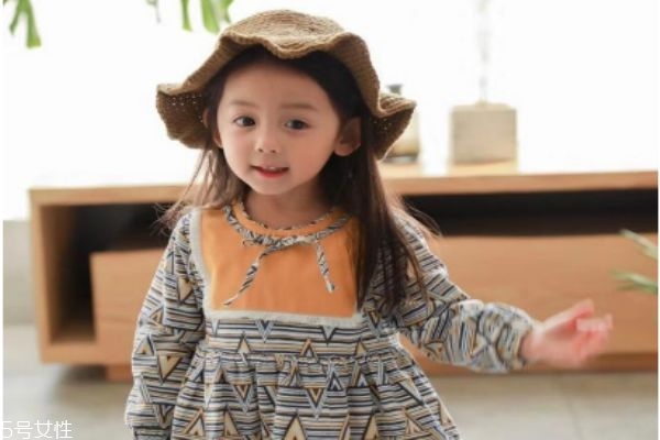 3歲寶寶短發(fā)簡(jiǎn)單編發(fā) 小女孩可愛(ài)發(fā)型 3歲寶寶短發(fā)簡(jiǎn)單編發(fā) 小女孩可愛(ài)發(fā)型