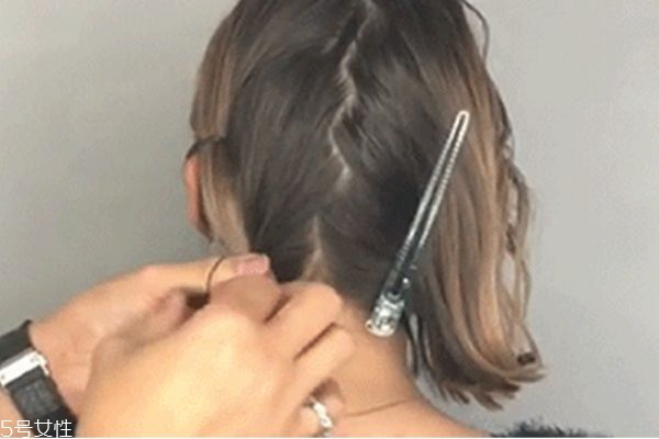 3歲寶寶短發(fā)簡(jiǎn)單編發(fā) 小女孩可愛(ài)發(fā)型 3歲寶寶短發(fā)簡(jiǎn)單編發(fā) 小女孩可愛(ài)發(fā)型