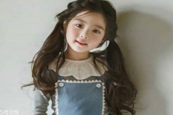 3歲寶寶短發(fā)簡(jiǎn)單編發(fā) 小女孩可愛(ài)發(fā)型 3歲寶寶短發(fā)簡(jiǎn)單編發(fā) 小女孩可愛(ài)發(fā)型