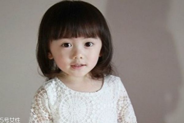 3歲寶寶短發(fā)簡(jiǎn)單編發(fā) 小女孩可愛(ài)發(fā)型 3歲寶寶短發(fā)簡(jiǎn)單編發(fā) 小女孩可愛(ài)發(fā)型