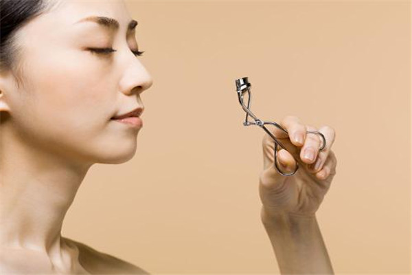 雙眼皮手術風險大嗎 雙眼皮手術屬于常見手術 雙眼皮手術風險大嗎 雙眼皮手術屬于常見手術