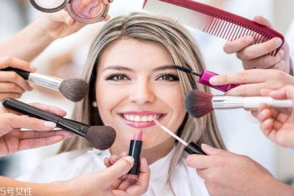 為什么化妝后會(huì)容易長(zhǎng)痘痘 經(jīng)常化妝還想避免長(zhǎng)痘怎么辦
