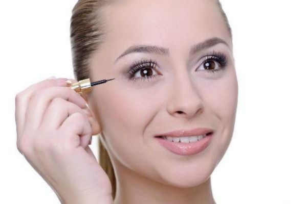 長(zhǎng)痘可以化妝嗎 又長(zhǎng)痘又要化妝怎么辦