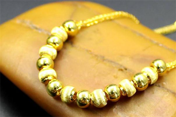 黃金手鏈和手鐲哪個好看 黃金手鏈和手鐲優(yōu)缺點對比 黃金手鏈和手鐲哪個好看 黃金手鏈和手鐲優(yōu)缺點對比