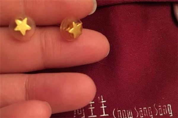 周生生黃金耳釘能回收嗎 周生生黃金耳釘怎么樣 周生生黃金耳釘能回收嗎 周生生黃金耳釘怎么樣